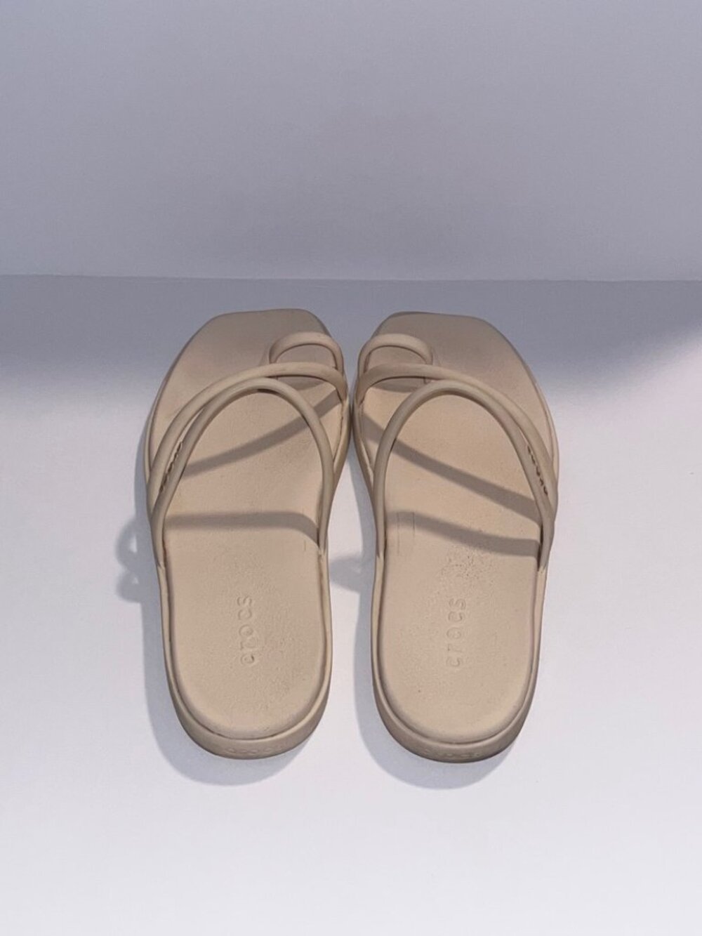 Miami Toe Loop Sandal - Picture 2 of 6